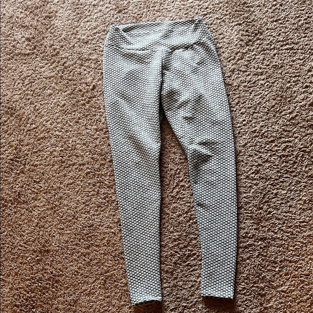 Monochrome Mesh Pattern Leggings